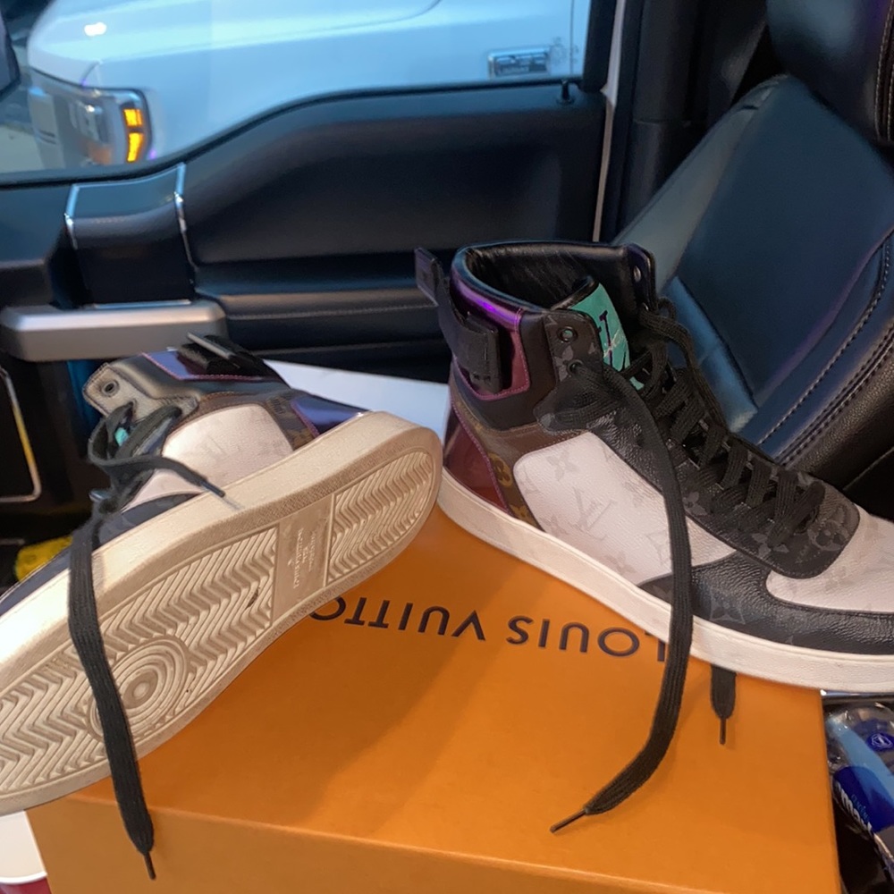 Men LV sneaker - Picture 2 of 2